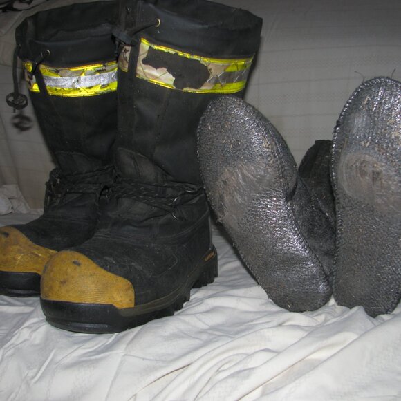 Pair of Dakota Men's size 10 winter working boots - Picture 3 of 6